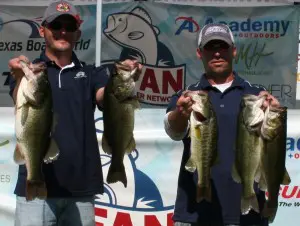 David Bueche and Ander Meine lead day one at the FAN Championship on Lake Austin
