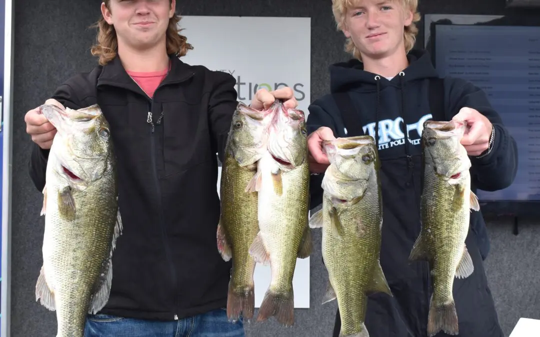 Landen Bennett and Ty Easton with Team Texas Boat World take the WIN